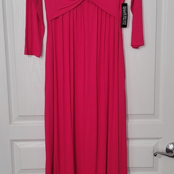 A long pink New York & Company Maxi dress - Picture 3 of 5